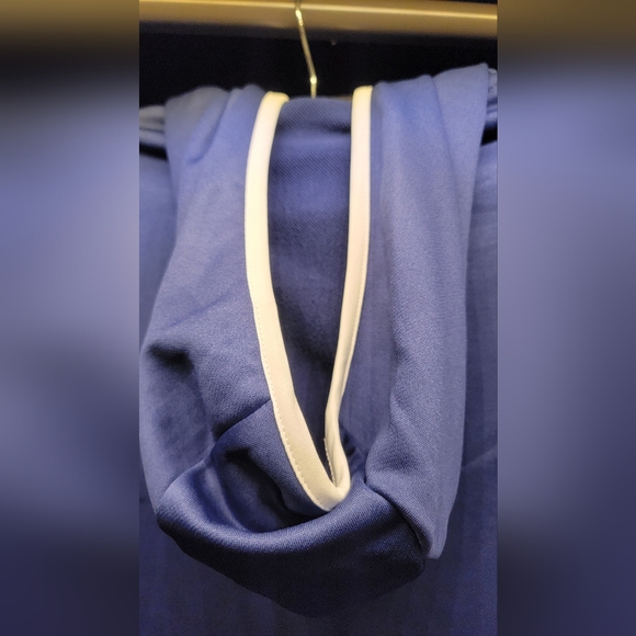 BNWT Toronto Maple Leafs Zipped Sweater - Picture 2 of 10